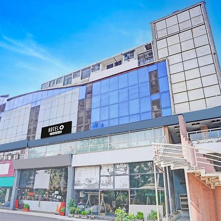 Hotel O S. G. Highway Formerly I Land Park أحمد أباد المظهر الخارجي الصورة