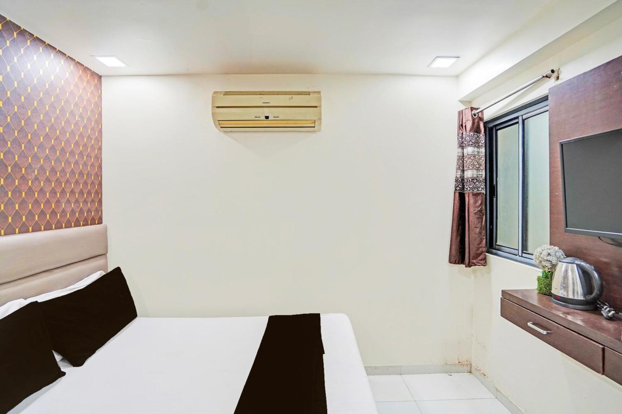 Hotel O S. G. Highway Formerly I Land Park أحمد أباد المظهر الخارجي الصورة