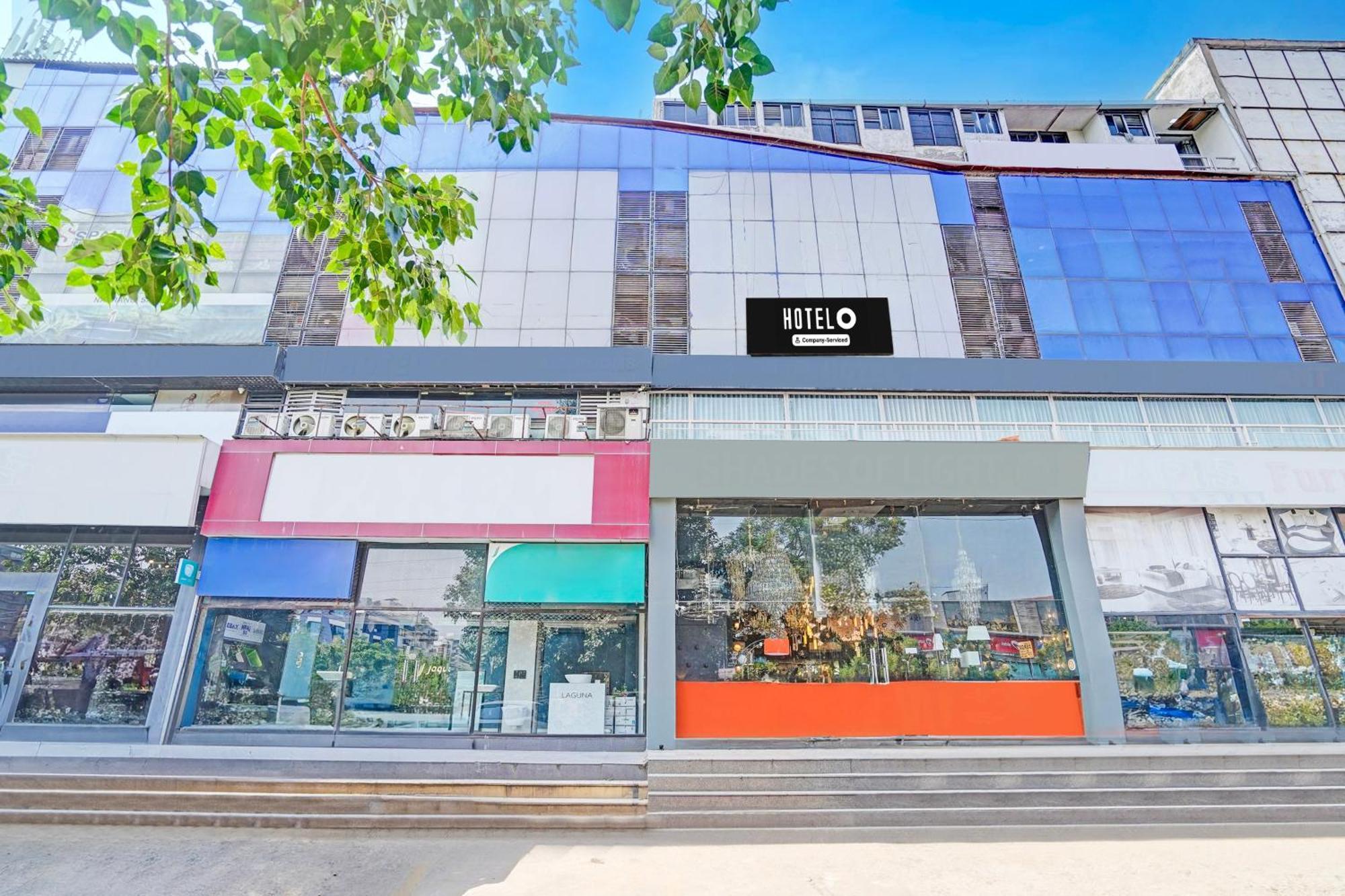 Hotel O S. G. Highway Formerly I Land Park أحمد أباد المظهر الخارجي الصورة
